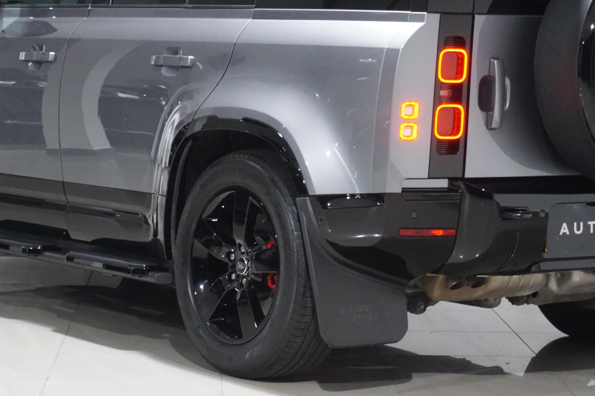 Land Rover Defender 110 3.0 D250 MHEV X-Dynamic SE SUV 5dr Diesel Auto 4WD Euro 6 (s/s) (250 ps)